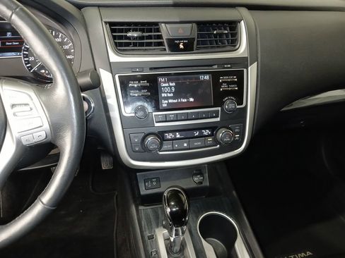 Used 2017 Nissan Altima 2.5 SL w/ Moonroof Package FWD image 18