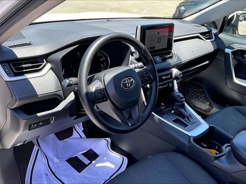 Used 2023 Toyota RAV4 XLE FWD image 9
