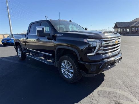 Used 2024 Chevrolet Silverado 3500 High Country w/ High Country Premium Package image 2