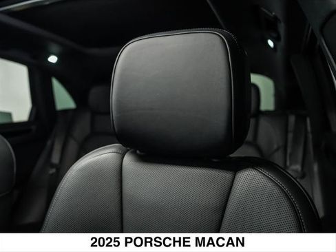 Used 2025 Porsche Macan AWD/4WD image 21