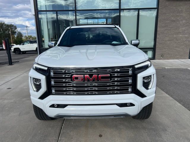 Used 2024 GMC Canyon Denali AWD/4WD image 3