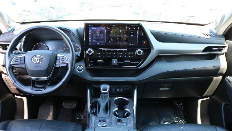 Used 2021 Toyota Highlander Limited AWD/4WD image 25