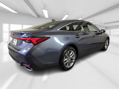 Used 2019 Toyota Avalon XLE image 7