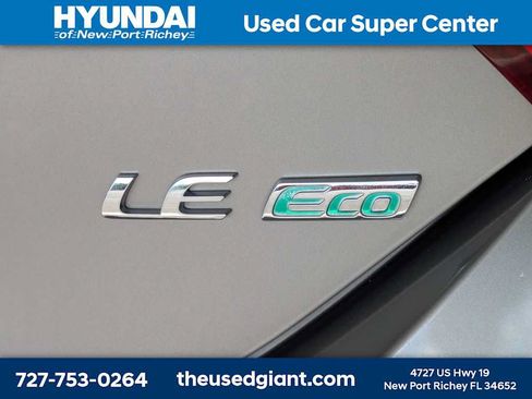 Used 2015 Toyota Corolla LE FWD image 12