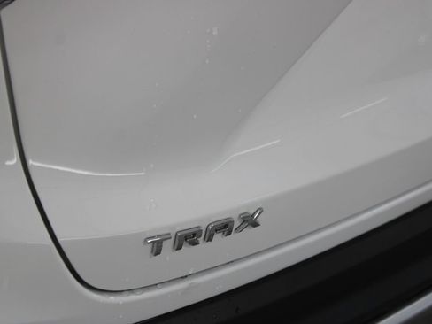 Used 2025 Chevrolet Trax LT FWD image 24