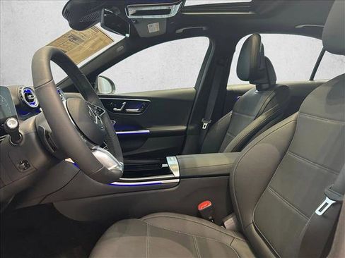 Used 2025 Mercedes-Benz C 300 4MATIC Sedan image 4