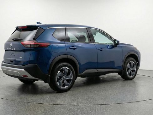 Used 2025 Nissan Rogue SV AWD/4WD image 9