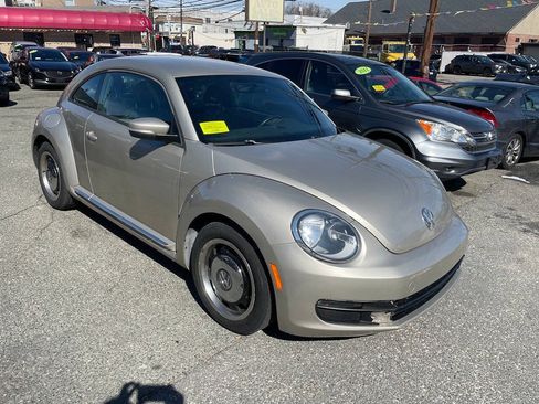 Used 2013 Volkswagen Beetle 2.5 FWD image 4
