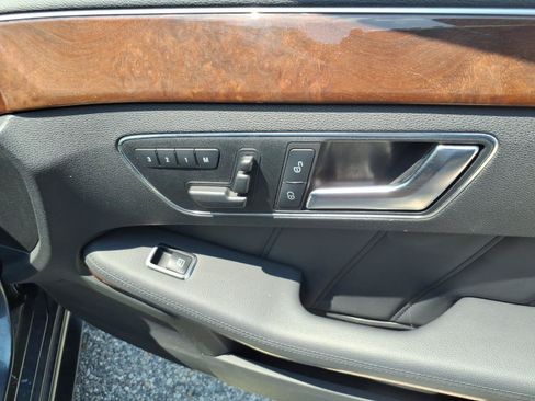 Used 2013 Mercedes-Benz E 350 4MATIC Sedan image 26