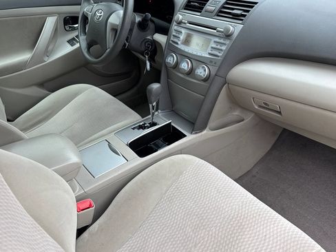 Used 2011 Toyota Camry LE image 30