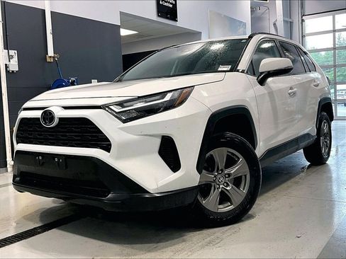 Used 2024 Toyota RAV4 XLE w/ Convenience Package AWD/4WD image 3