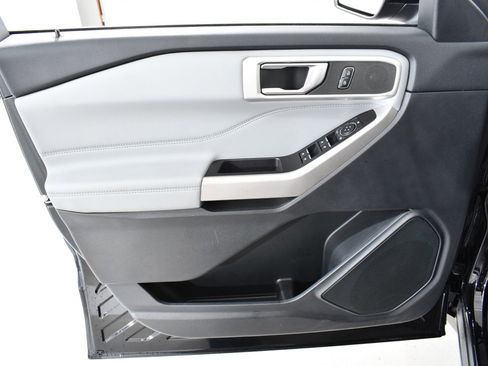 Used 2022 Ford Explorer XLT w/ Equipment Group 202A image 27