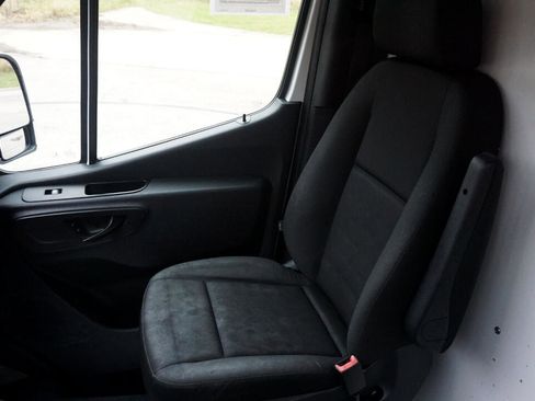 Used 2019 Freightliner Sprinter 170 image 18