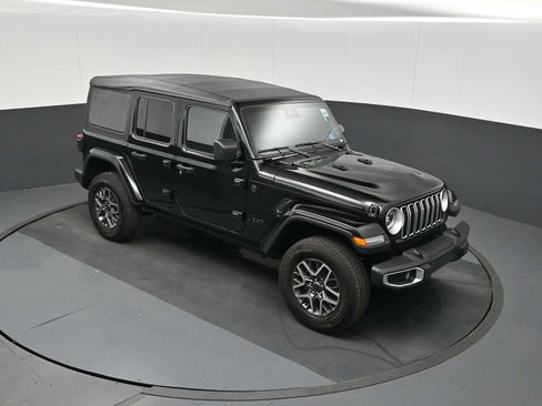 Used 2025 Jeep Wrangler Unlimited Sahara AWD/4WD image 10