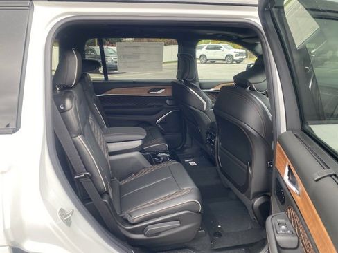 New 2025 Jeep Grand Cherokee L Summit image 32