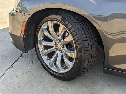 Used 2019 Chrysler 300 Limited image 35