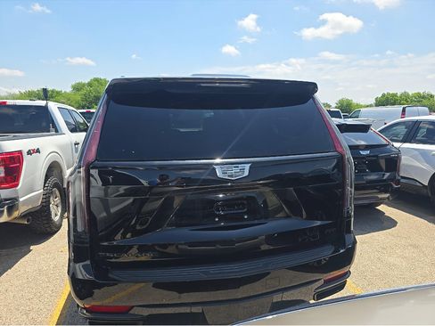 Used 2024 Cadillac Escalade ESV Sport w/ LPO, ONYX Package AWD/4WD image 4