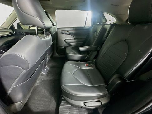 Used 2021 Toyota Highlander XLE FWD image 27