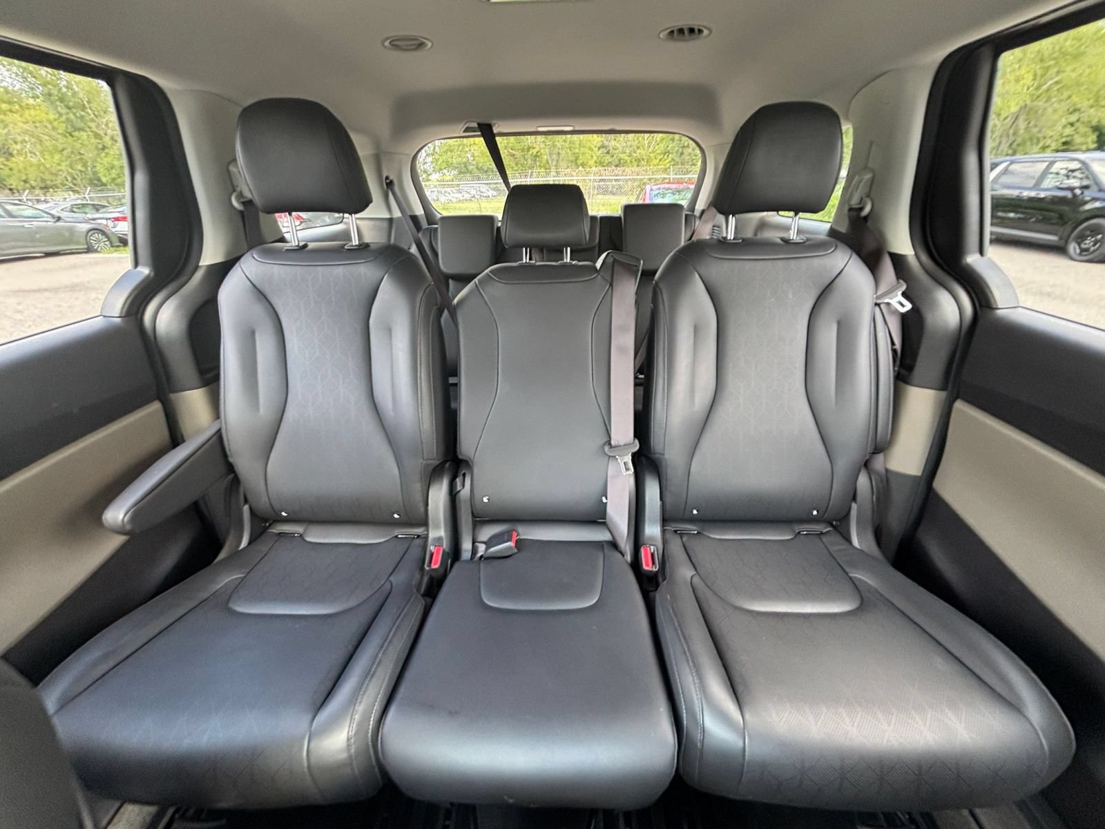 Used 2026 Kia Carnival FWD image 40