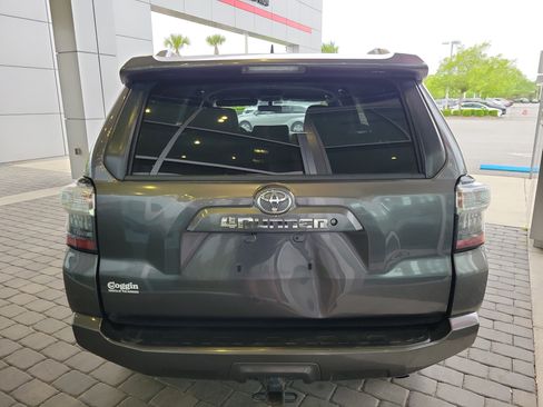 Used 2017 Toyota 4Runner SR5 image 5