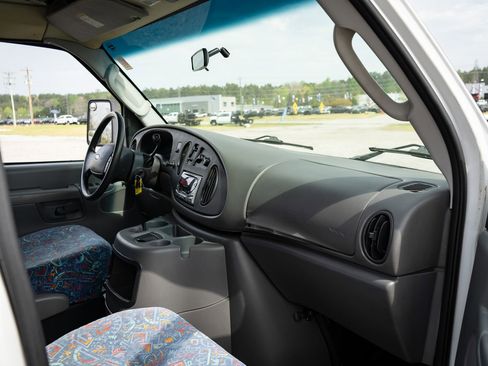 Used 2003 Ford E-450 and Econoline 450 RWD image 17