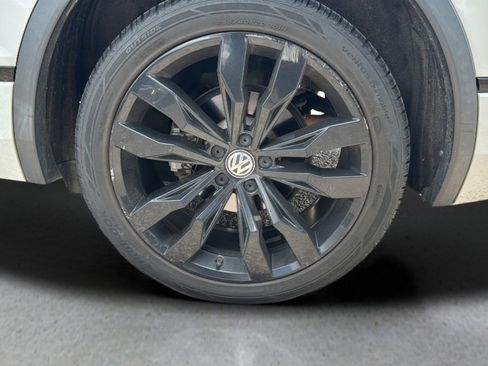 Used 2021 Volkswagen Tiguan SE R-Line FWD image 18