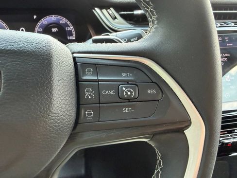 Used 2023 Jeep Grand Cherokee L Laredo RWD image 15