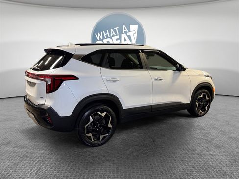 Used 2024 Kia Seltos EX image 3