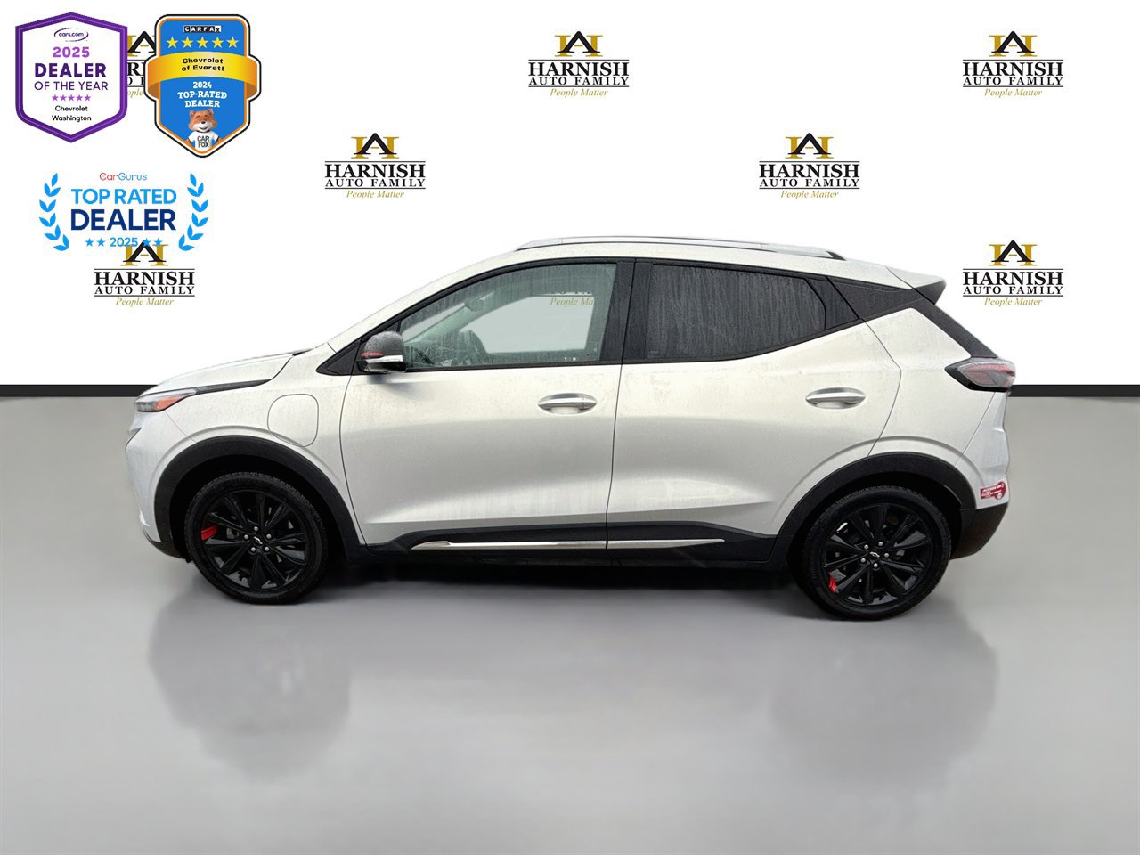 Used 2023 Chevrolet Bolt EUV Premier w/ Sun & Sound Package FWD image 2