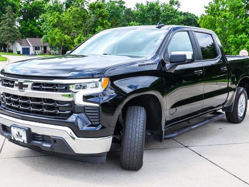 Used 2022 Chevrolet Silverado 1500 LT w/ LPO, Dark Essentials Package RWD image 3