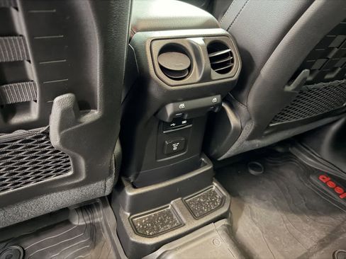 Used 2020 Jeep Wrangler Unlimited Rubicon AWD/4WD image 11