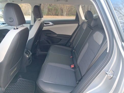 Used 2025 Volkswagen Taos SE image 22