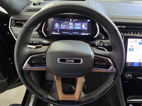 New 2025 Jeep Grand Cherokee Summit image 18