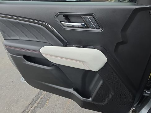 Used 2024 GMC Canyon AT4X image 25