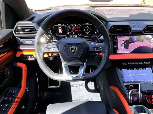 Used 2025 Lamborghini Urus SE AWD/4WD image 7