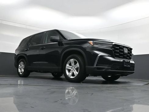 Used 2023 Honda Pilot LX image 29