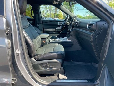 Used 2021 Ford Explorer Platinum w/ Equipment Group 601A AWD/4WD image 13