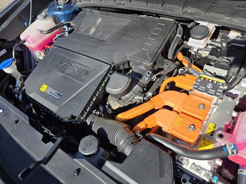 Used 2024 Kia Niro SX Touring image 17