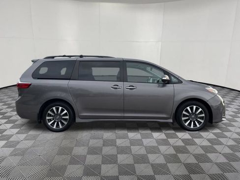 Used 2020 Toyota Sienna Limited FWD image 5