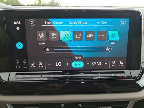 Certified 2026 Volkswagen Atlas SE w/ Black Wheel Package FWD image 21