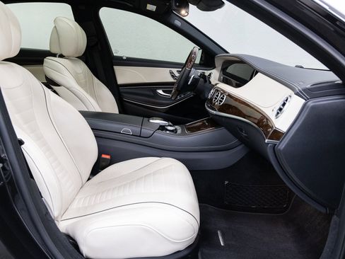 Used 2018 Mercedes-Benz S 560 Sedan image 14