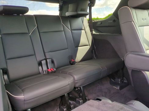 Used 2024 Cadillac Escalade Premium Luxury AWD/4WD image 35