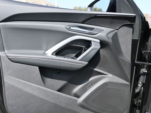 Used 2025 Audi Q5 Premium w/ Convenience Package image 16