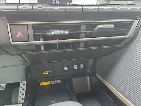 Used 2025 Toyota Camry SE FWD image 55