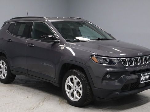 Used 2024 Jeep Compass Latitude image 1