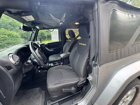 Used 2015 Jeep Wrangler Sahara AWD/4WD image 7