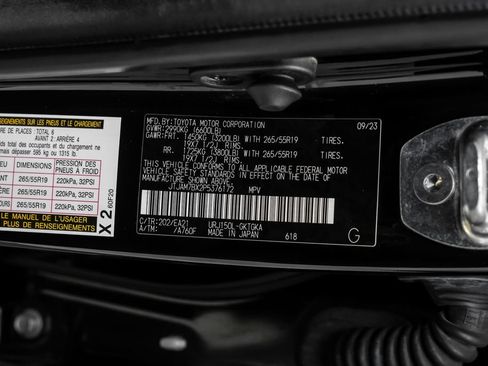 Used 2023 Lexus GX 460 Premium w/ Accessory Package AWD/4WD image 62