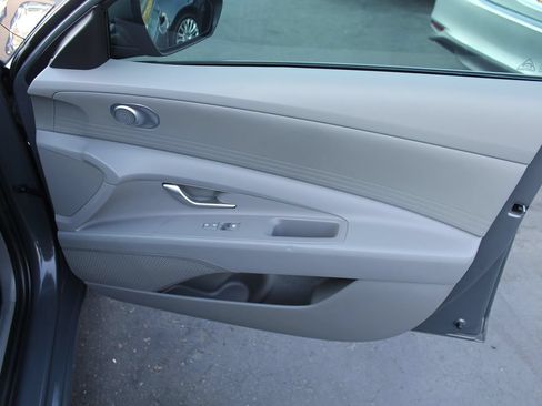Used 2024 Hyundai Elantra SEL FWD image 18