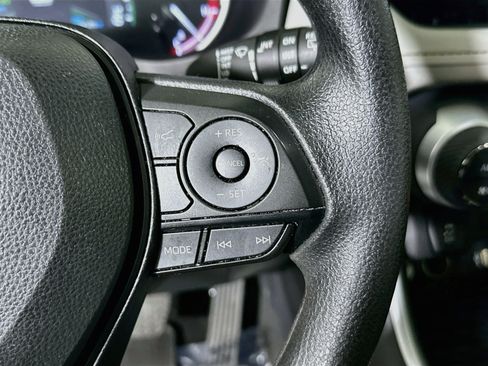 Certified 2025 Toyota RAV4 XLE w/ Convenience Package FWD image 17