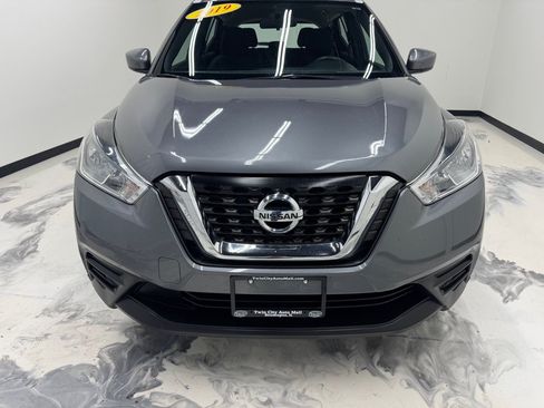 Used 2019 Nissan Kicks SV FWD image 3